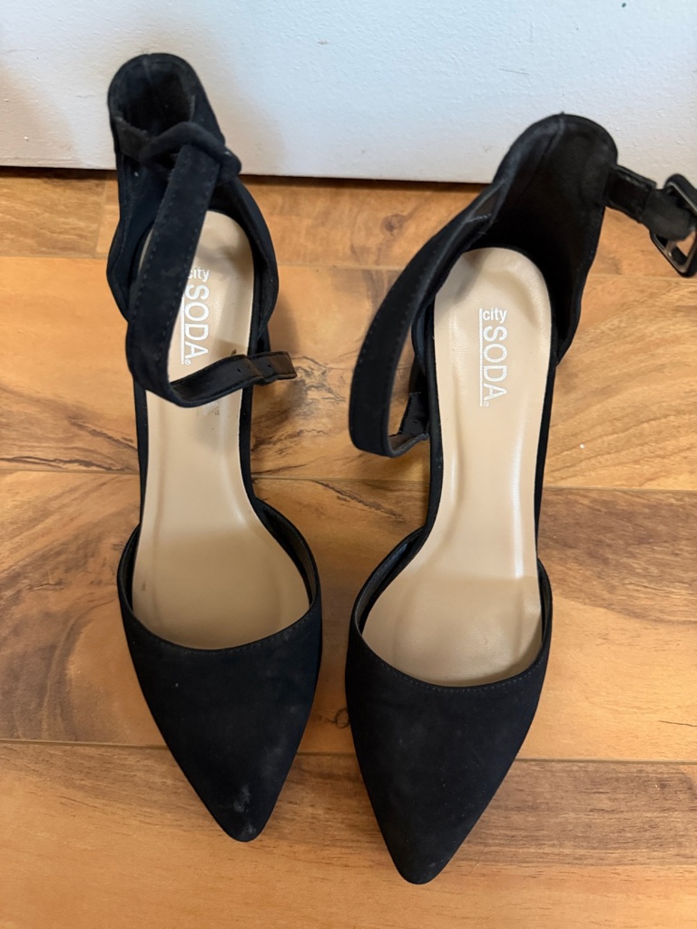 CitySODA women’s Black Pointed Ankle-Strap Pumps